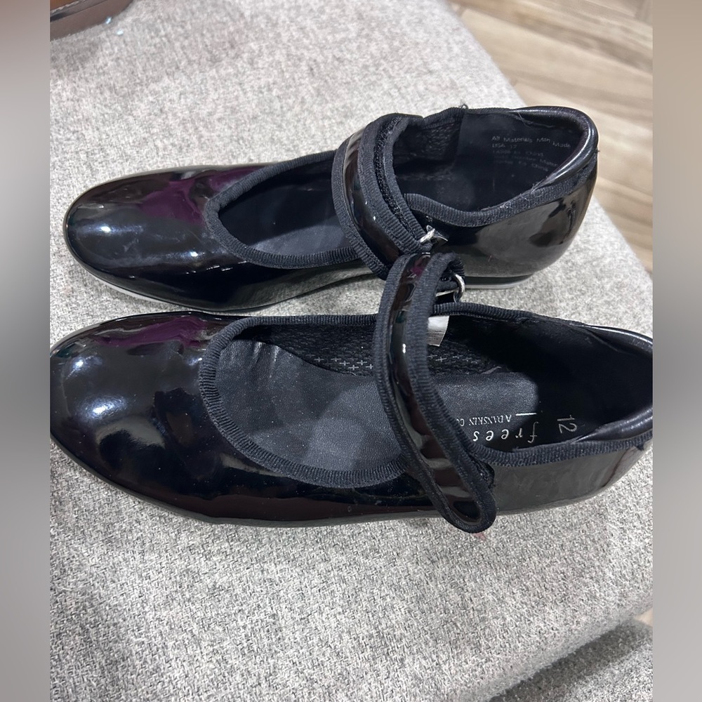 Tap dancing shoes